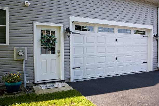 24/7 Emergency Garage Door Panel Replacement experts in Melrose Park, NY